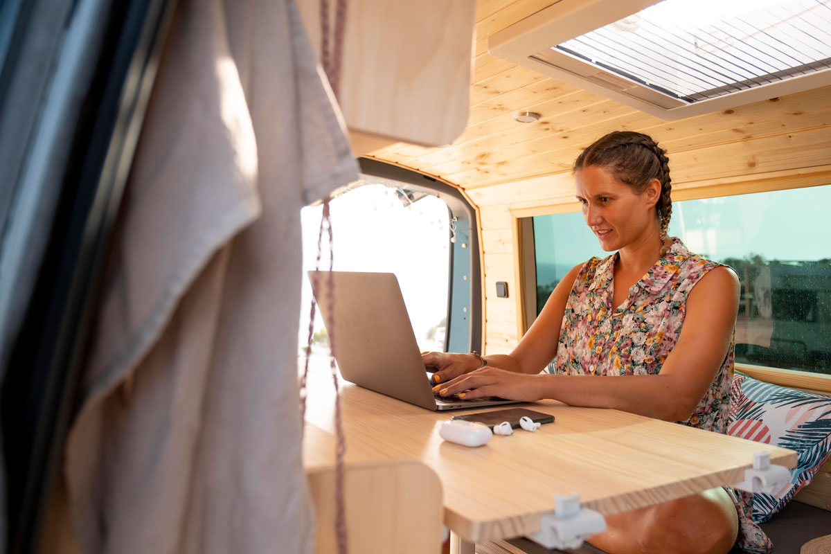 Trabajar en remoto desde tu camper — Nómada digital sobre ruedas