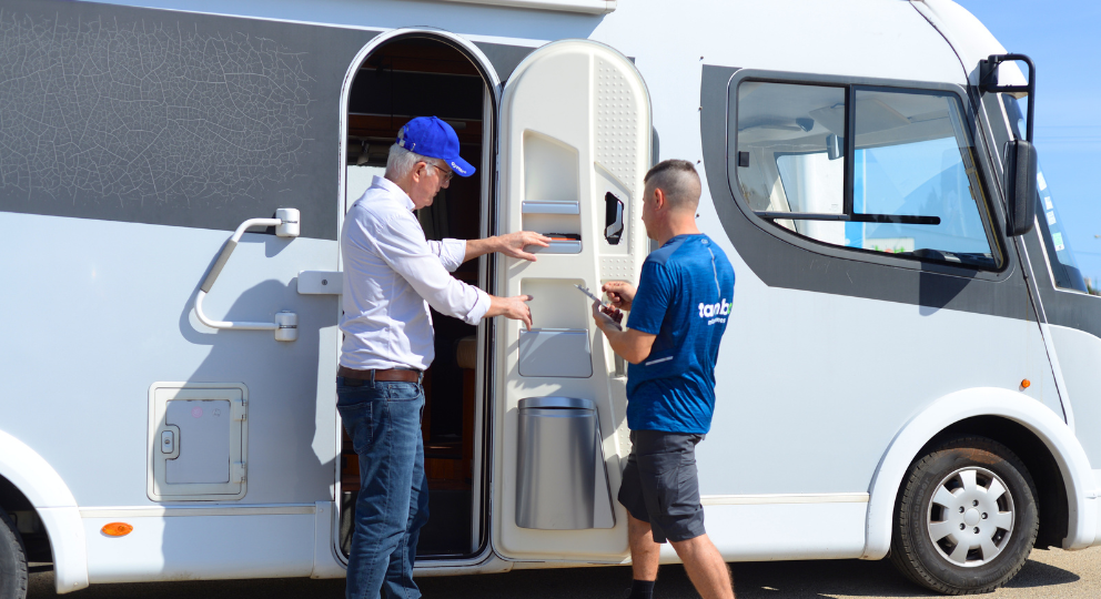 Ejemplo de explicación sobre el funcionamiento de la autocaravana para alquilar en verano y hacer rutaas en caravana.