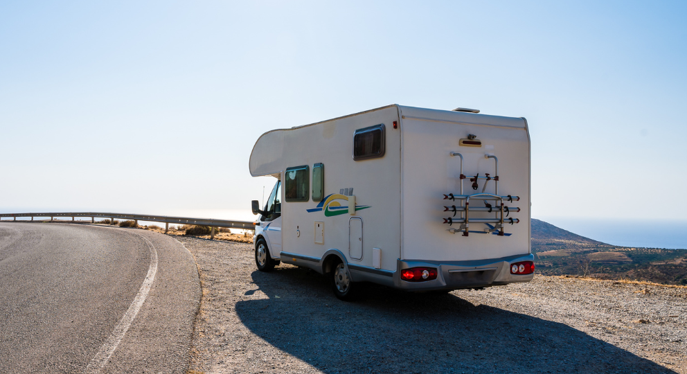 diferencia de acampar y pernoctar en autocaravana o caravana