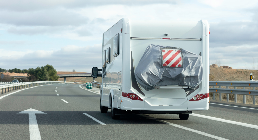 autocaravana-carretera-circulacion-perdida-potencia Autocaravana en circulación por la carretera perdidiendo potencia.